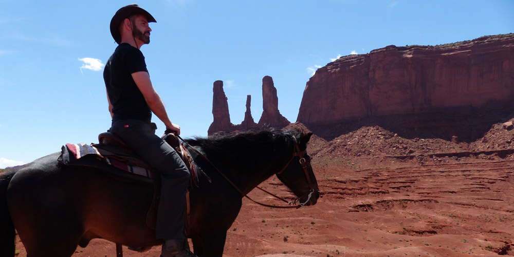 Frédéric Burdet à cheval à Monument Valley